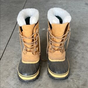 Sorel Boots - Cozy Tan and Black Winter Boots size 9